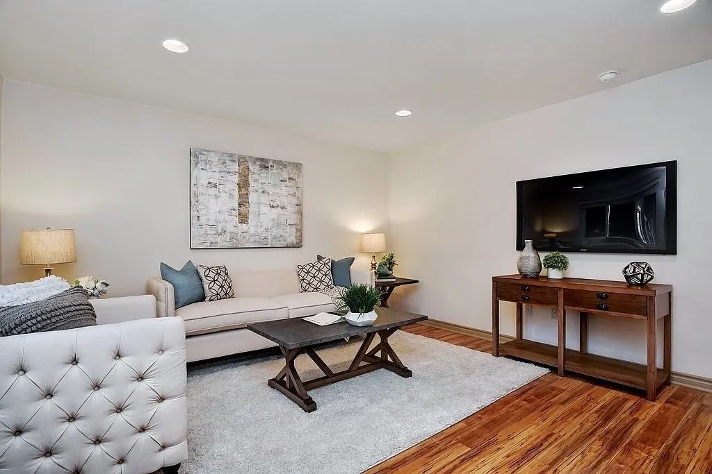 1030 Robinson Ave #107 - Photo 3 of 22