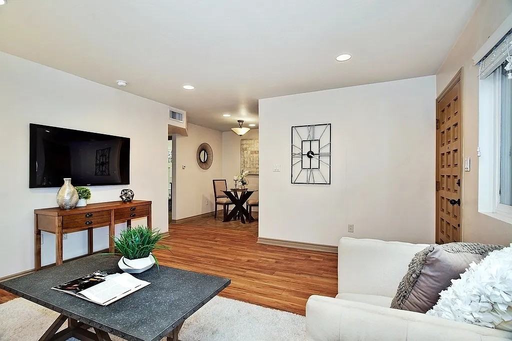 1030 Robinson Ave #107 - Photo 5 of 22