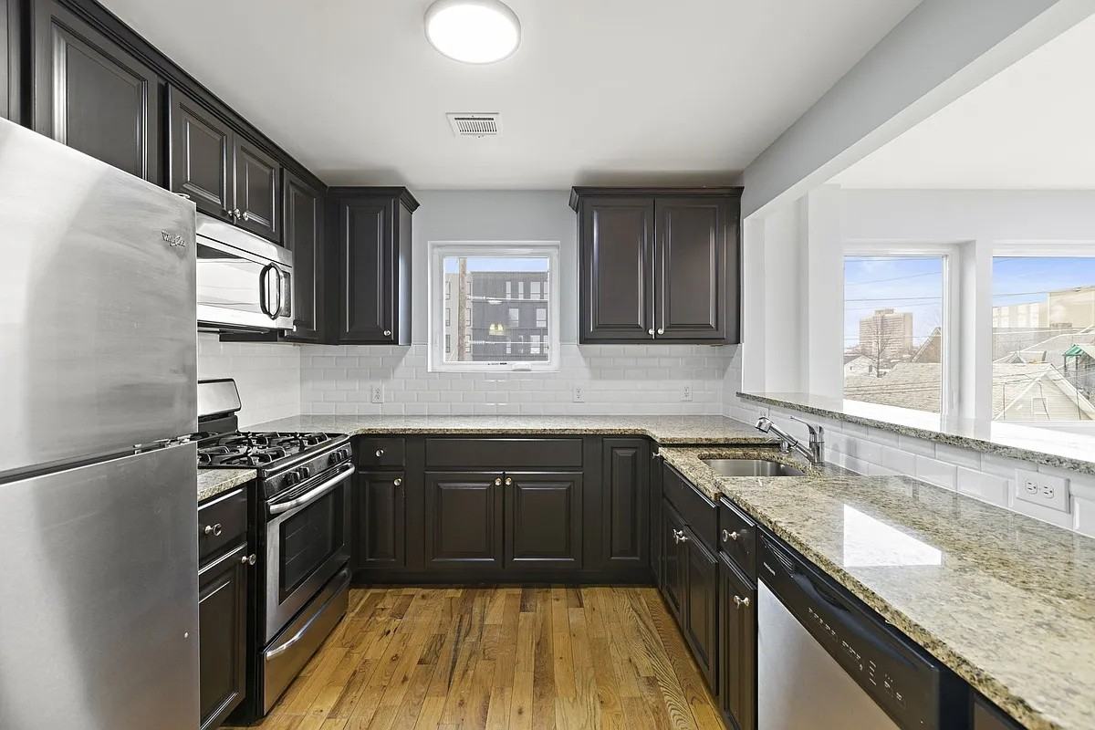 42 Norfolk St - Photo 3 of 15