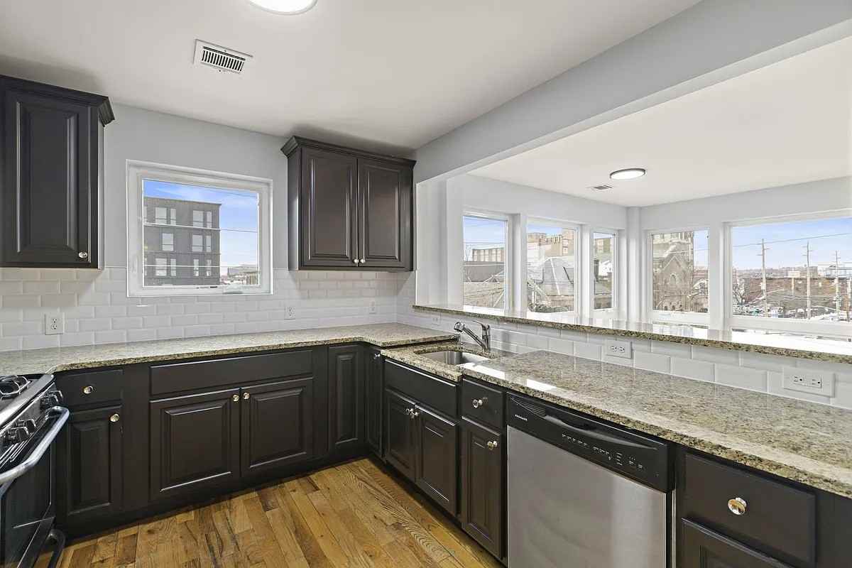 42 Norfolk St - Photo 4 of 15