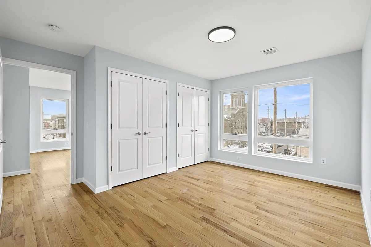 42 Norfolk St - Photo 6 of 15