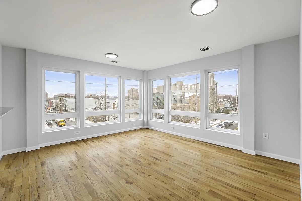 42 Norfolk St - Photo 7 of 15