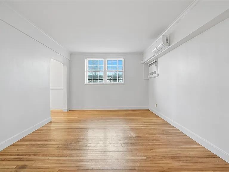 56 Elm St - Photo 4 of 8
