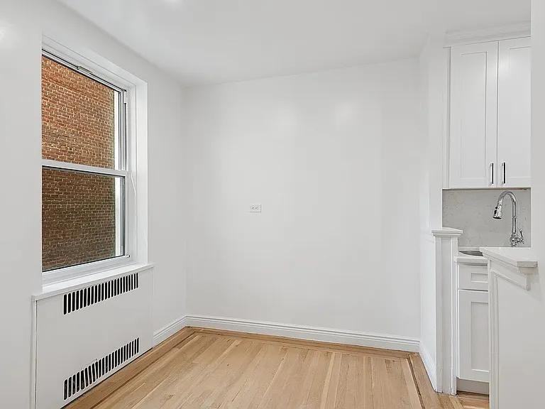 30 Bogardus Pl - Photo 2 of 10