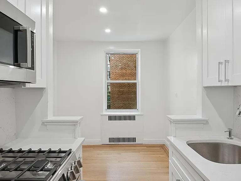 30 Bogardus Pl - Photo 4 of 10
