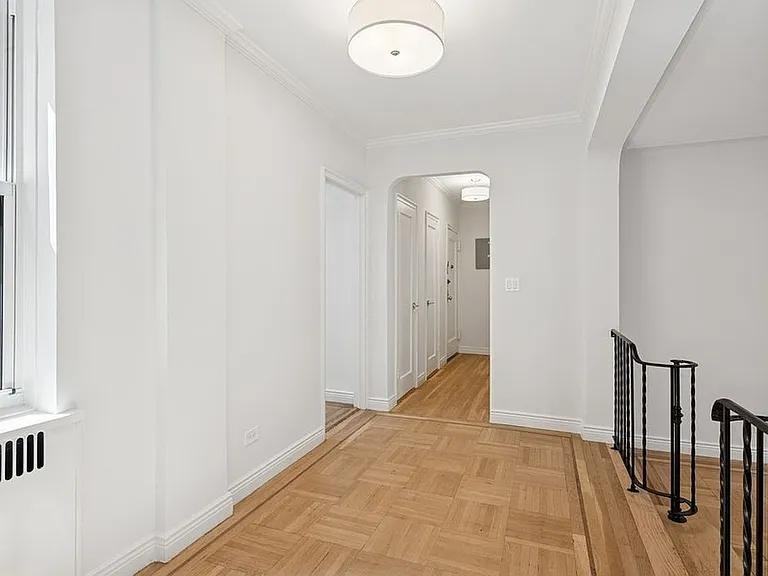 30 Bogardus Pl - Photo 5 of 10