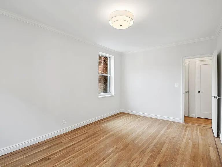 30 Bogardus Pl - Photo 7 of 10