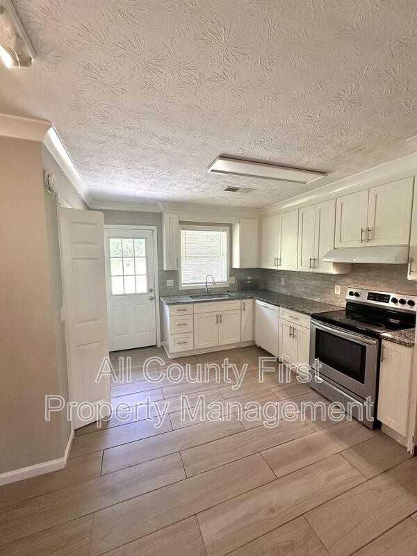 26 Paige St - Photo 7 of 9