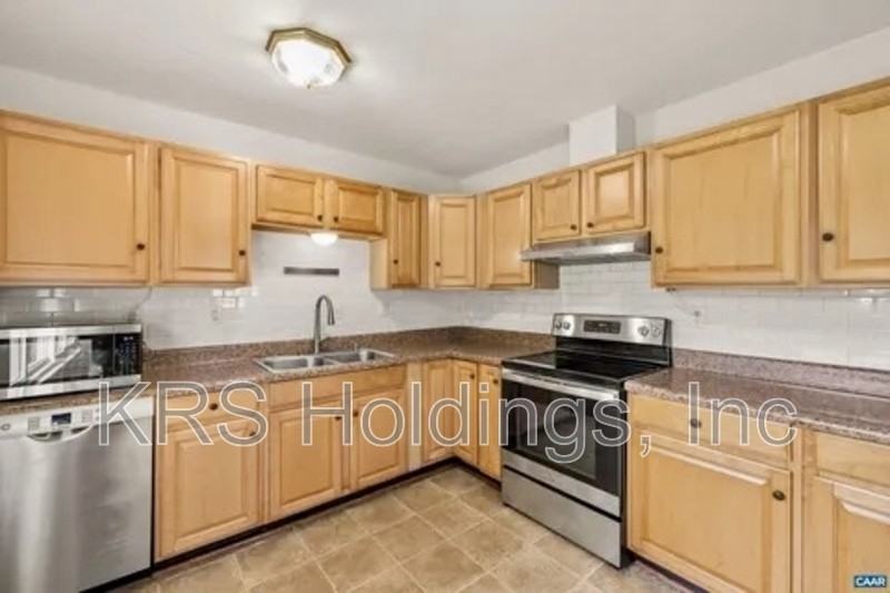 804 Raymond Rd - Photo 4 of 15