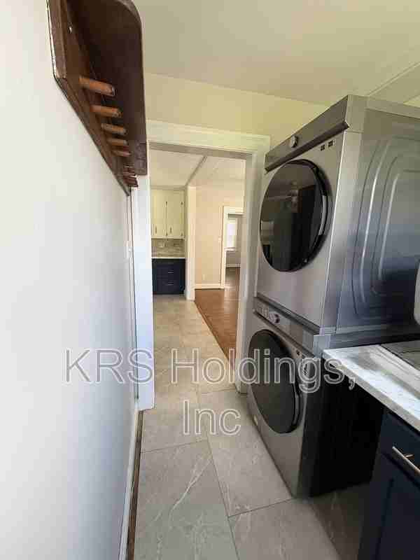 2709 Old Forest Rd - Photo 5 of 19