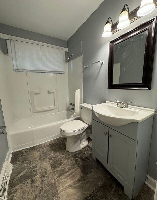 534 Camrose Dr - Photo 3 of 8