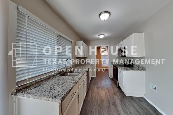 941 Whitehall Dr - Photo 6 of 20
