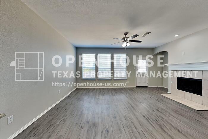 2617 Hilcroft Ave - Photo 6 of 22