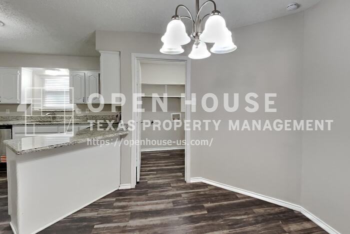 5002 Woodmeadow Dr - Photo 7 of 20
