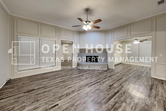 916 Green Brook Dr - Photo 4 of 23