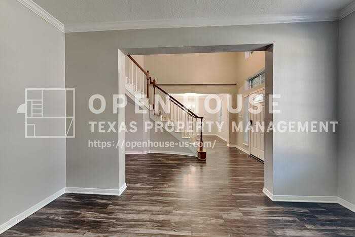 15907 Lausanne Dr - Photo 4 of 27