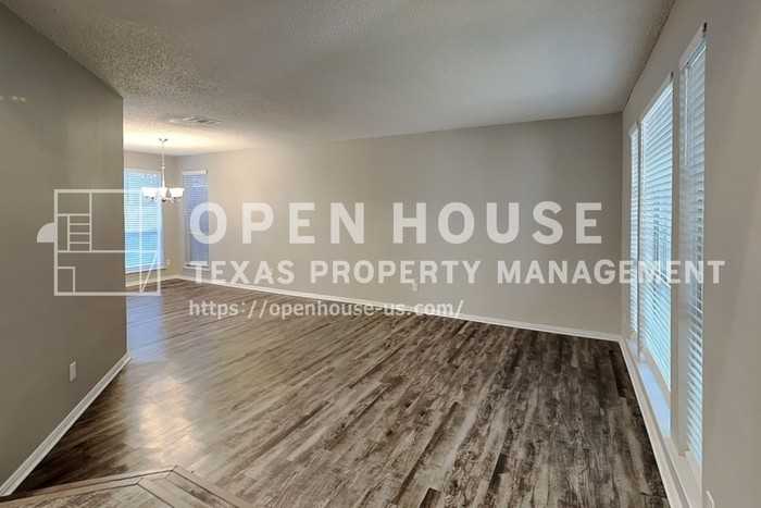 1716 Meyerwood Ln S - Photo 4 of 22