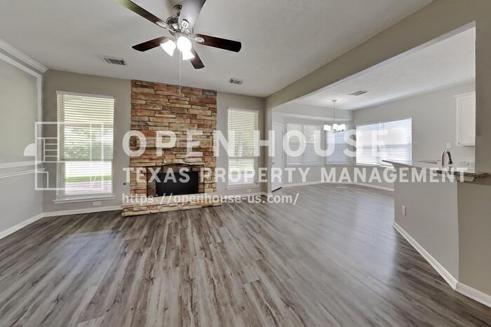 1906 Crescent Oak Dr - Photo 4 of 20