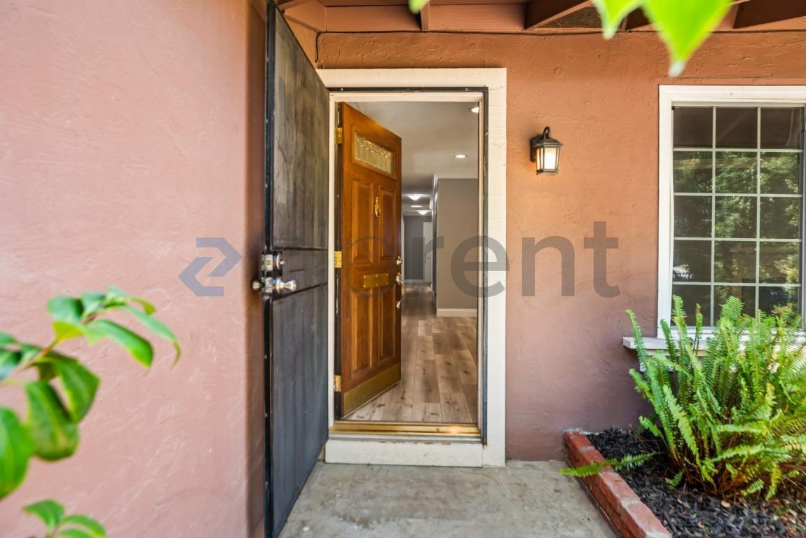 1427 Flickinger Ave - Photo 4 of 29