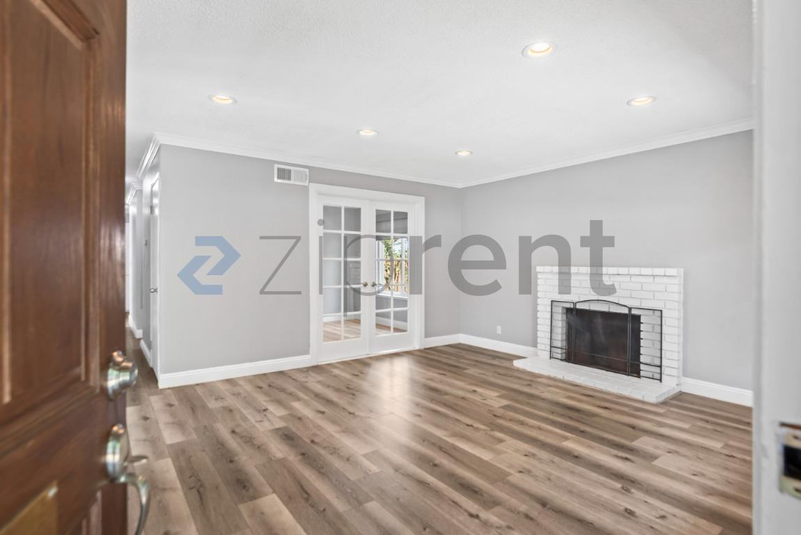 1427 Flickinger Ave - Photo 5 of 29