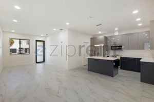featured image of 4108 N Thatcher Ave #B