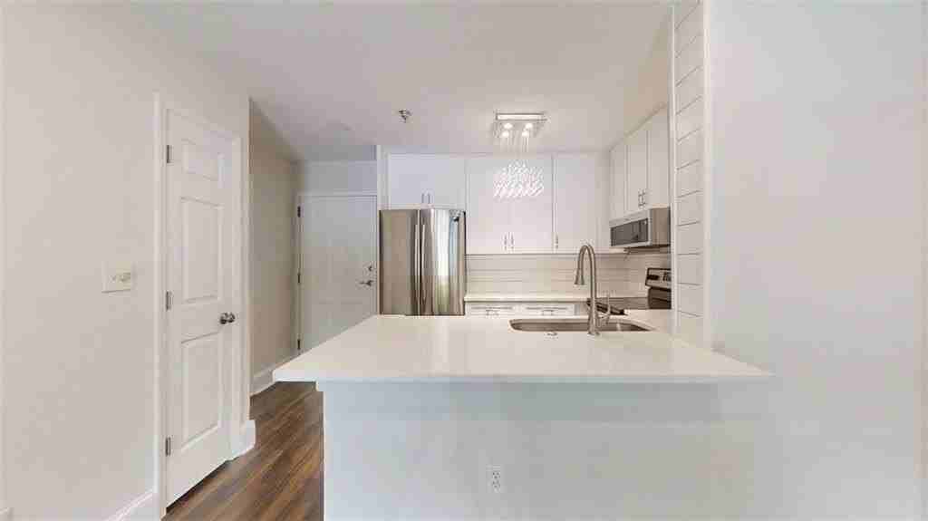 300 Johnson Ferry Rd Ne #A206 - Photo 4 of 22