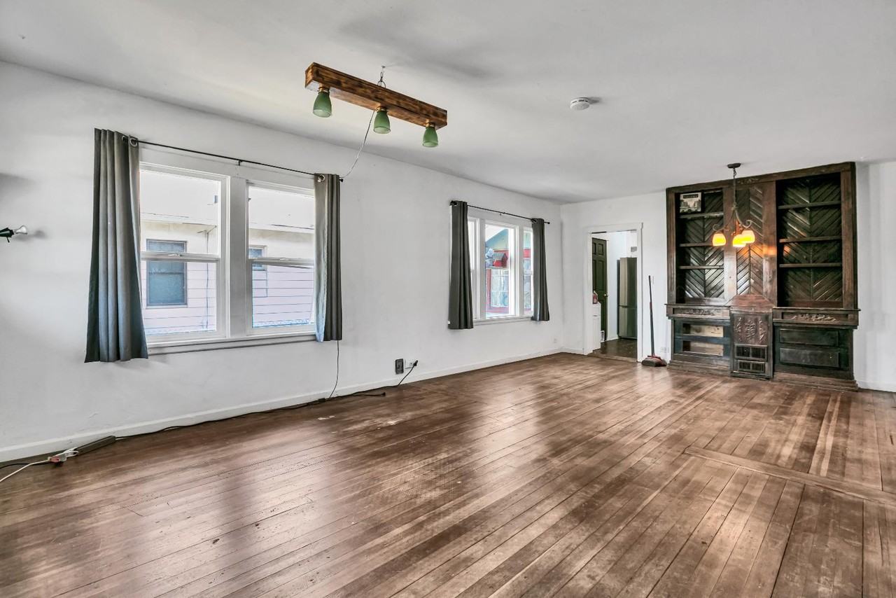 1426 S 54th St - Photo 4 of 11