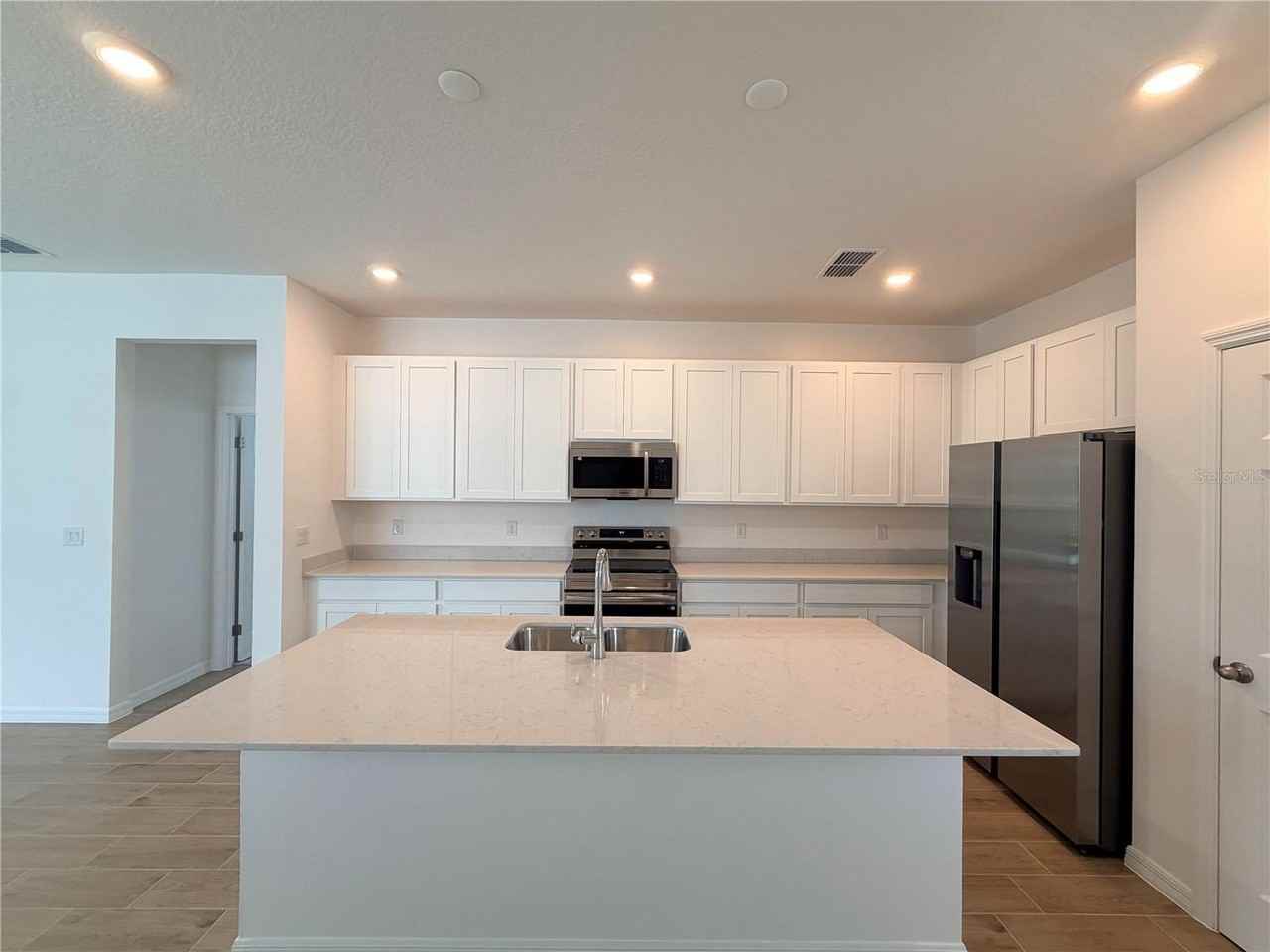 2029 Anthem Dr - Photo 3 of 19