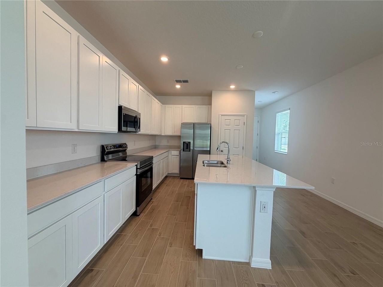 2029 Anthem Dr - Photo 4 of 19