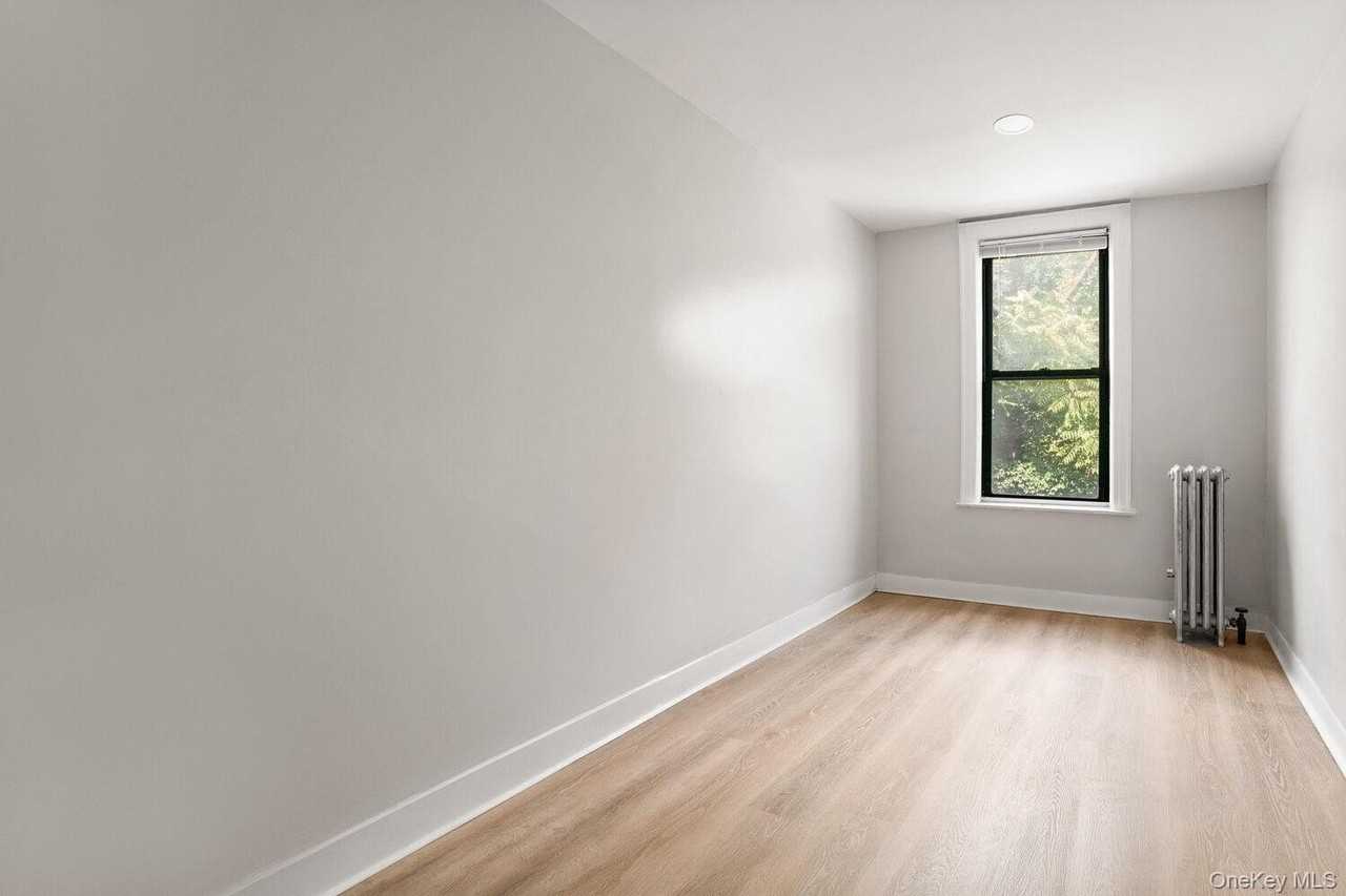 581 Midwood St #1 - Photo 5 of 6
