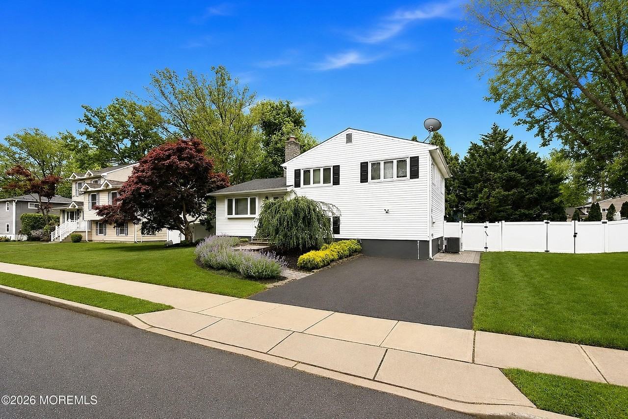 1114 Interlaken Ave - Photo 2 of 20