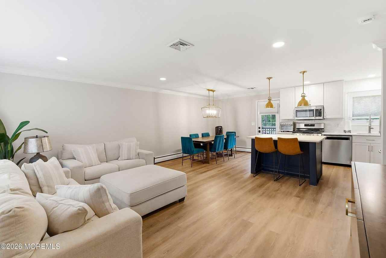1114 Interlaken Ave - Photo 3 of 20