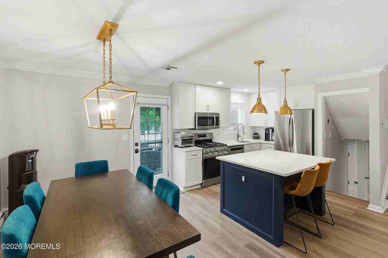 1114 Interlaken Ave - Photo 6 of 20