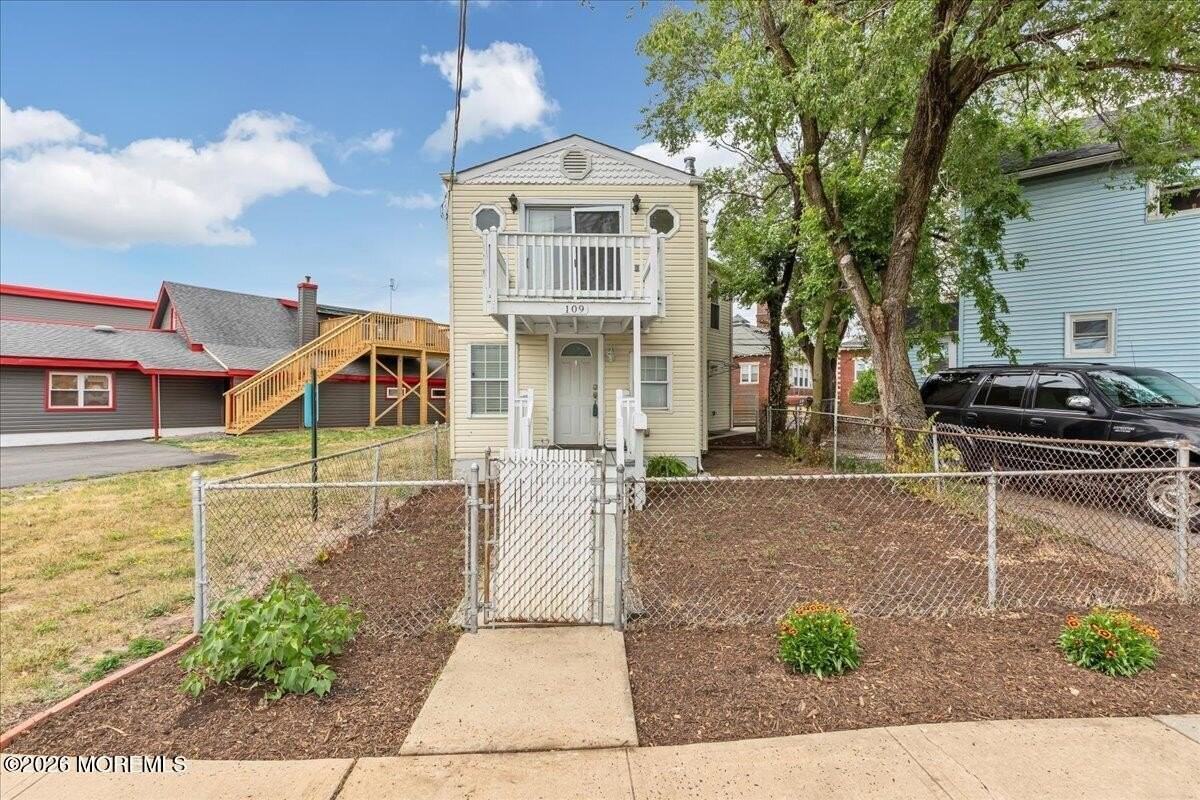 109 Poole Ave - Photo 2 of 50