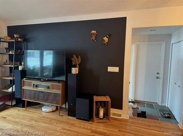 42168 Lakeland Ct - Photo 3 of 9