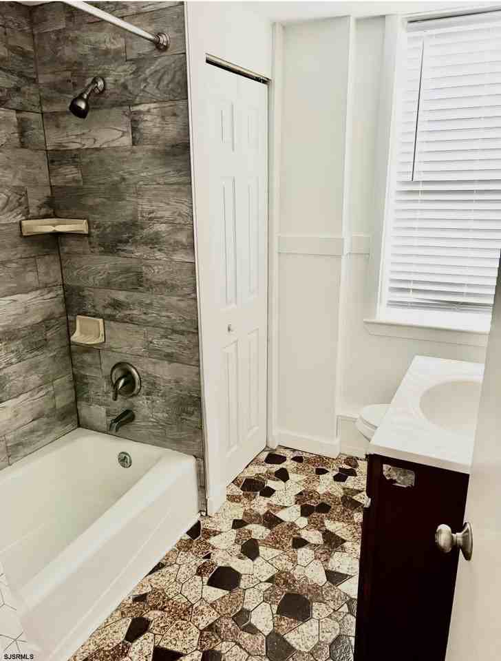 128 N Portland Ave #A - Photo 6 of 9
