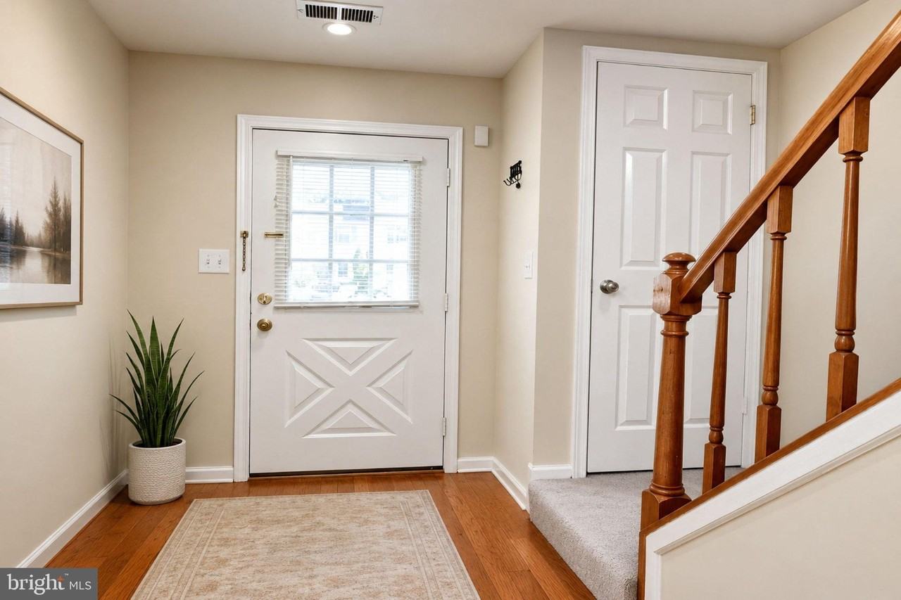 3176 Vanderbilt Ct - Photo 2 of 15