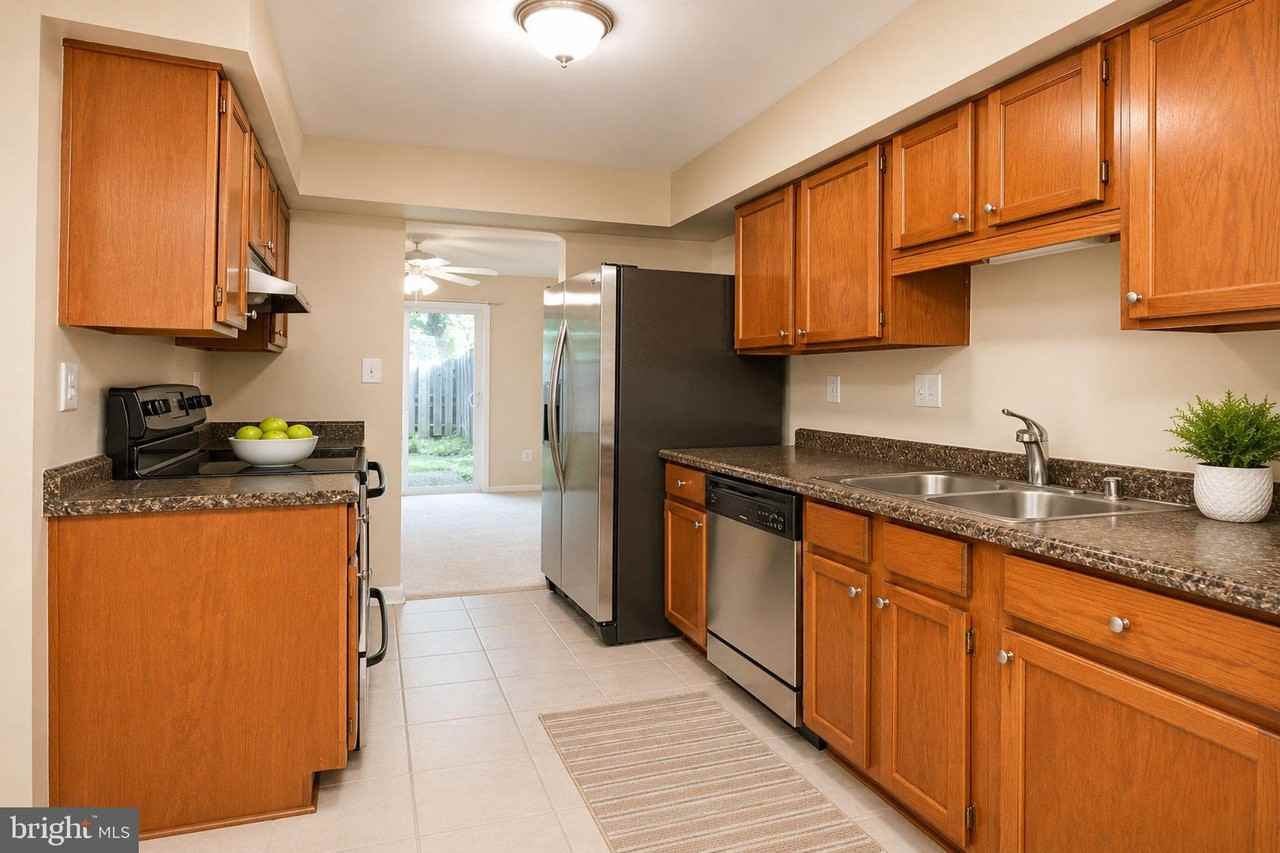 3176 Vanderbilt Ct - Photo 4 of 15