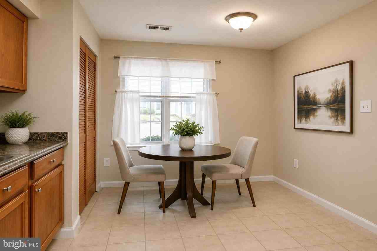 3176 Vanderbilt Ct - Photo 5 of 15