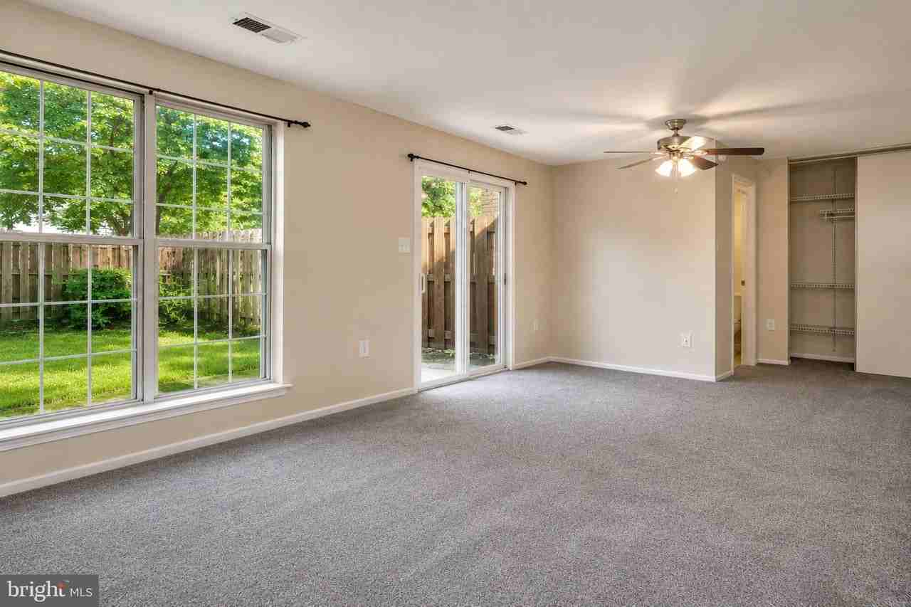 3176 Vanderbilt Ct - Photo 7 of 15