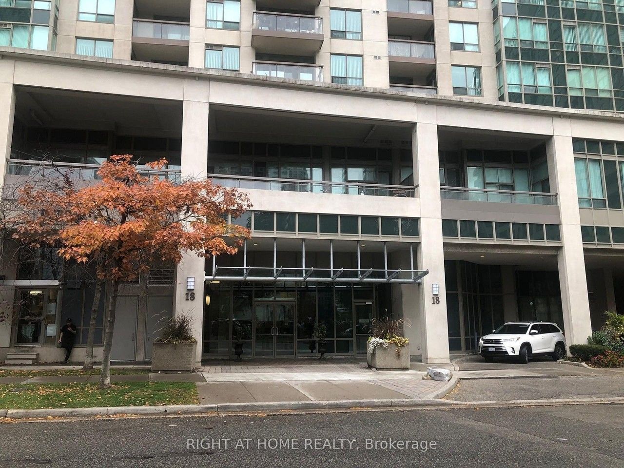 18 Parkview Avenue #603 - Photo 4 of 16