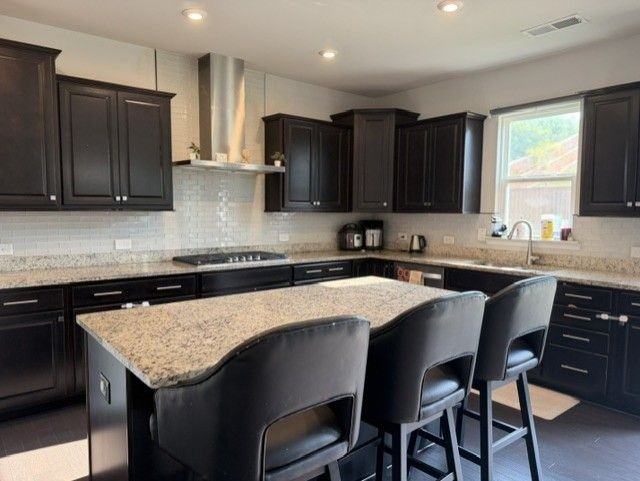 718 Fairway Dr - Photo 2 of 3