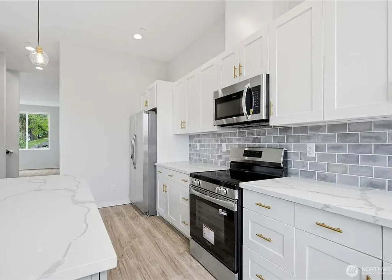 8029 238th St Sw #C - Photo 4 of 23