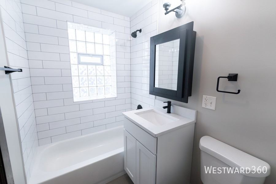 4344 N Mozart St #2E - Photo 6 of 9
