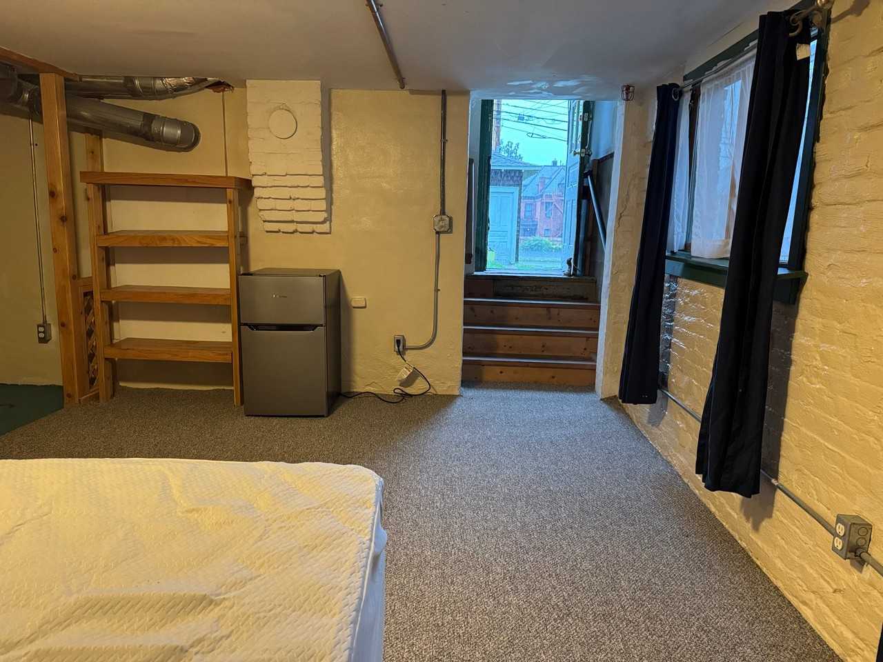 533 Elizabeth St - Photo 5 of 7