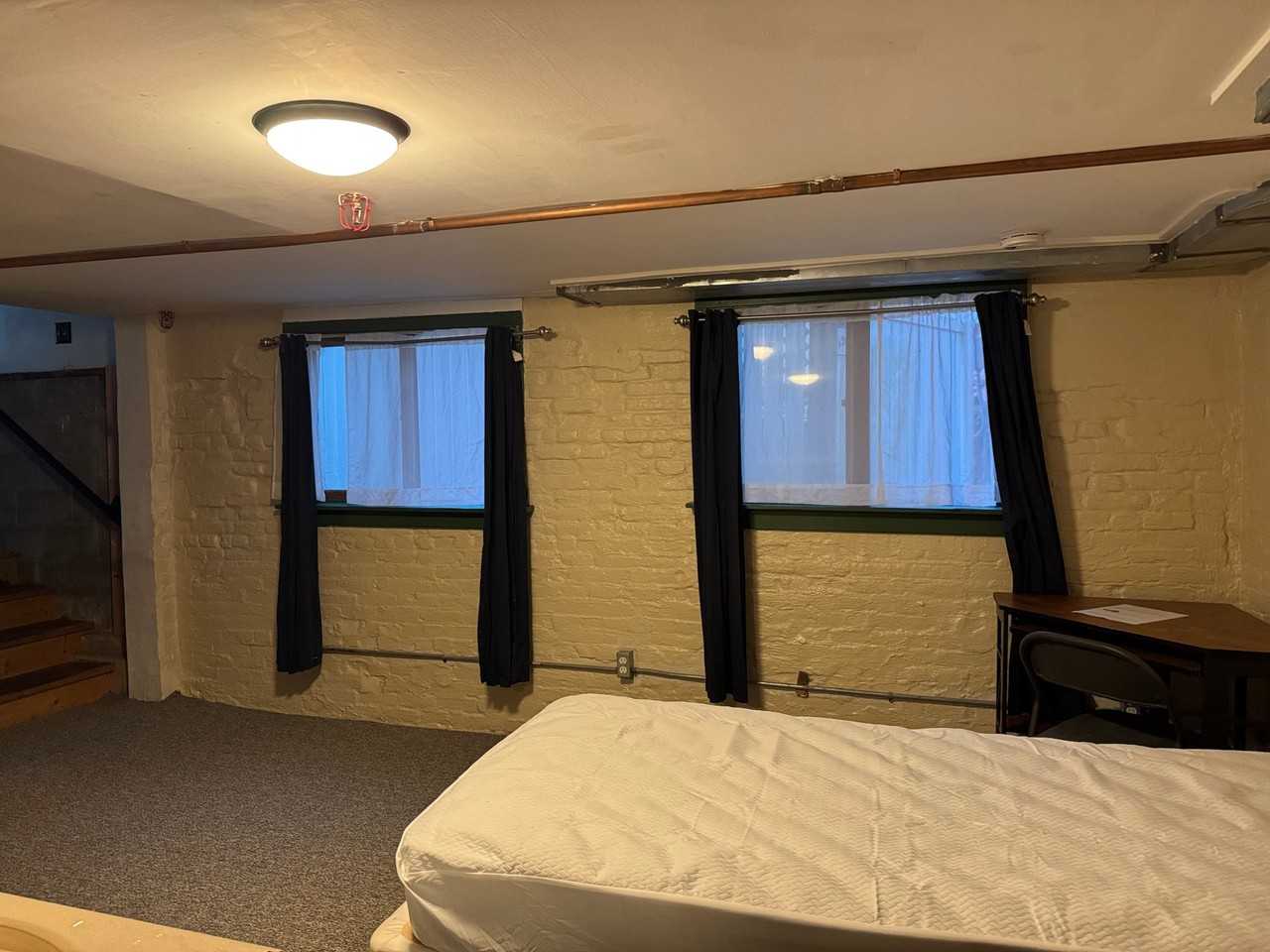 533 Elizabeth St - Photo 6 of 7