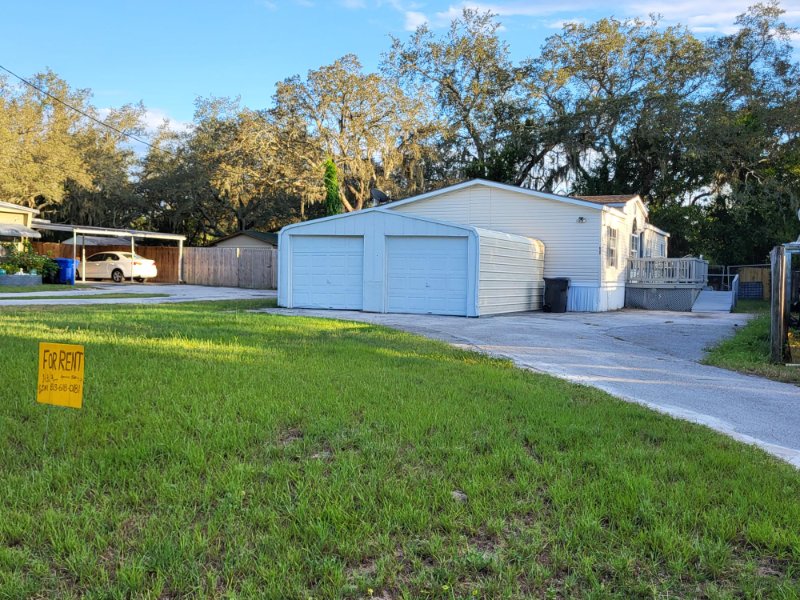 829 Louise St - Photo 2 of 12