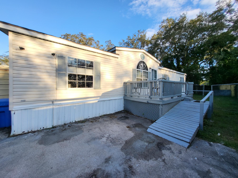 829 Louise St - Photo 3 of 12