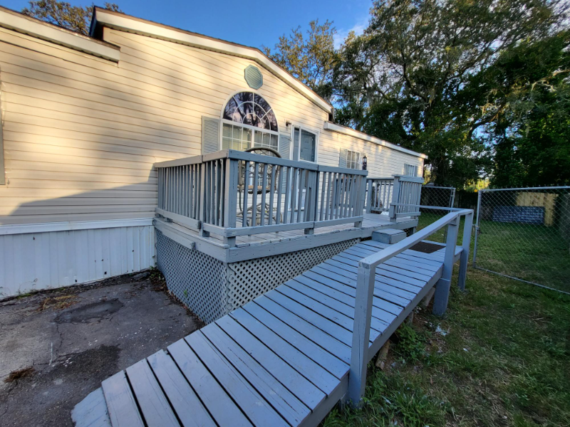 829 Louise St - Photo 4 of 12