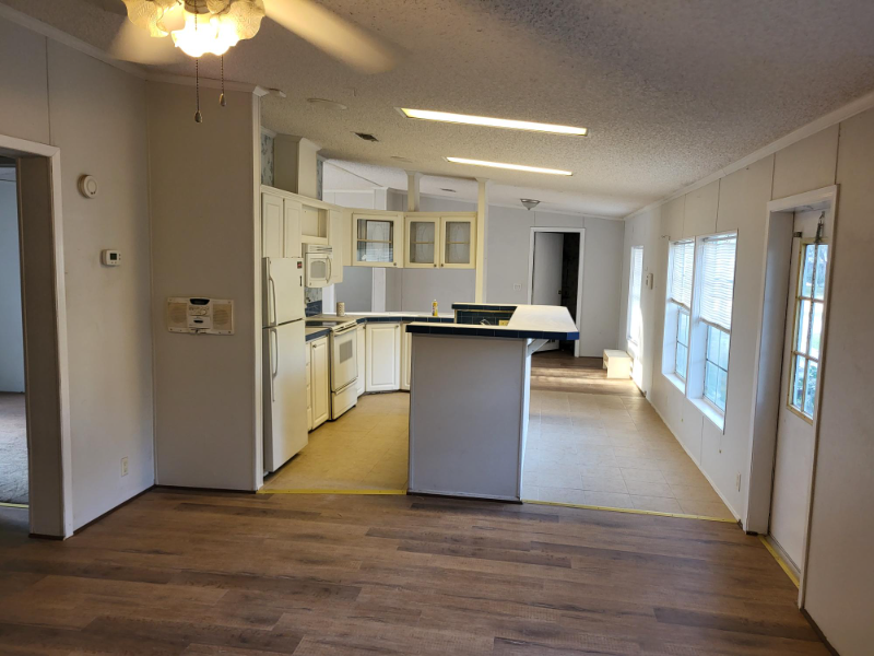 829 Louise St - Photo 5 of 12